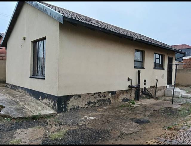 2 BEDROOM HOUSE FOR SALE IN JABAVU